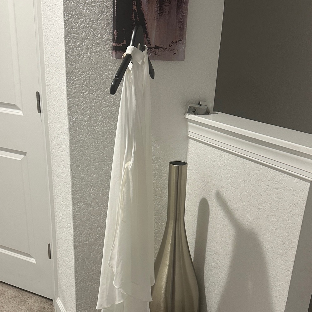 cleo White Halter Chain-Neck Flowing Chiffon Top - Picture 4 of 6